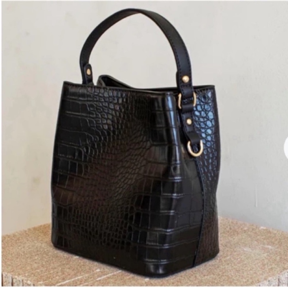 AOTA Elena Bucket Bag Black - Picture 4 of 8